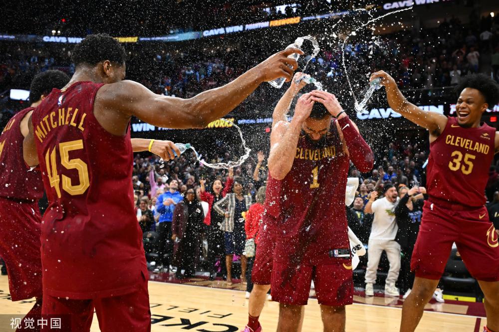 逢球队在赛 逢球队在赛