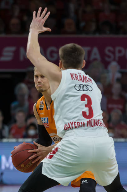 深评论员 深评论员